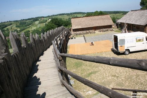 montaż podłogi w Stobiernej 