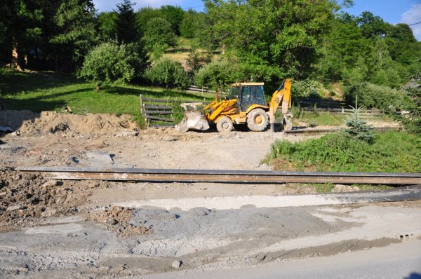 Zabezpieczanie osuwiska w Niewodnej