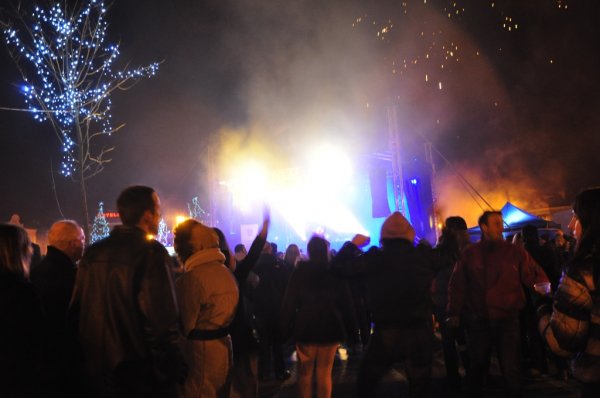 Zdjęcia z Sylwestra na rynku w Strzyżowie