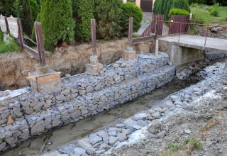 Zabezpieczanie osuwiska w Niewodnej