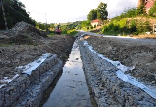 Zabezpieczanie osuwiska w Niewodnej