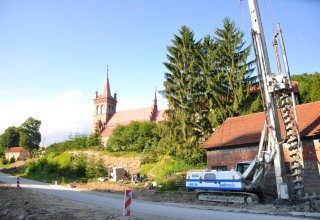 Zabezpieczanie osuwiska w Niewodnej