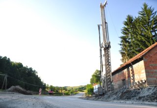 Zabezpieczanie osuwiska w Niewodnej