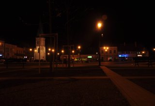 Rynek w Strzyżowie nocą zdjęcia