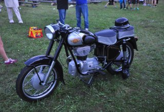 Rynek w Strzyżowie nocą zdjęcia