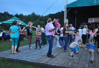 Rynek w Strzyżowie nocą zdjęcia