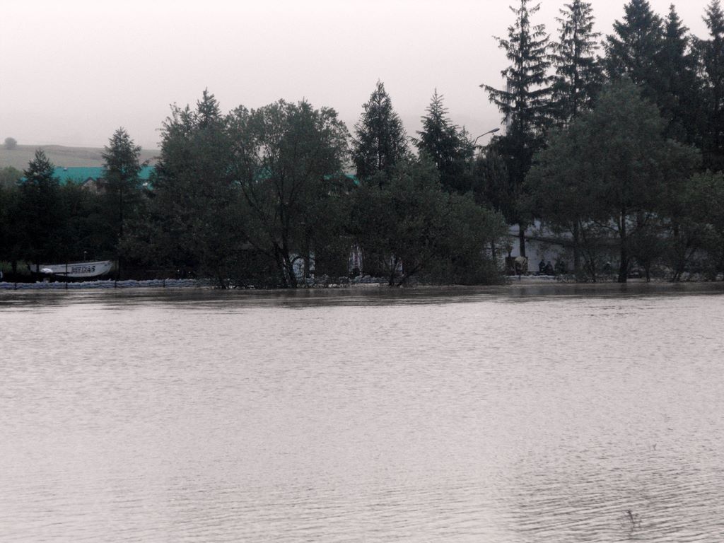 Knajpa strzyżów podczas powodzi Knajpa strzyżów podczas powodzi