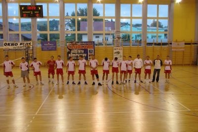 Siatkarski weekend: Neobus wywalczył punkt, porażki Wisłoka i Olimpu Na zdjęciu siatkarze z Niebylca